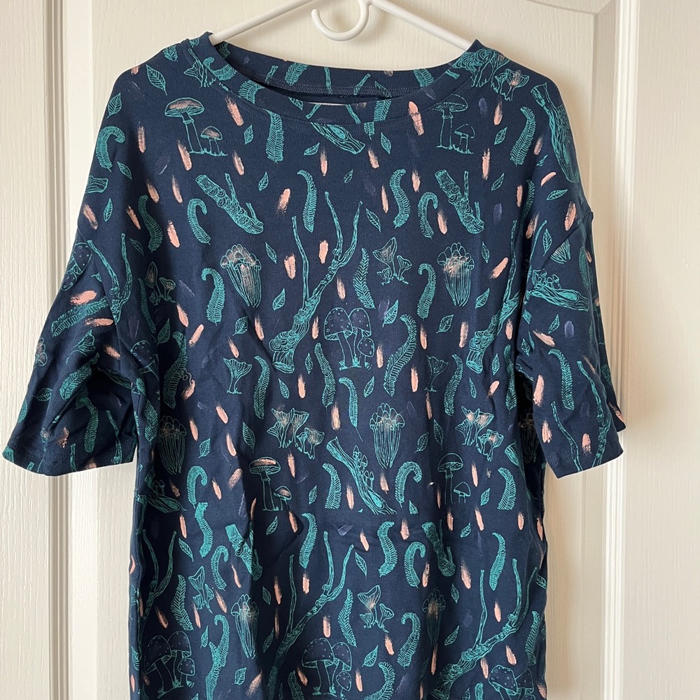 Plant Kween x Tonle NWOT Navy and Teal Handpainted Mushroom Short Sleeve Size S